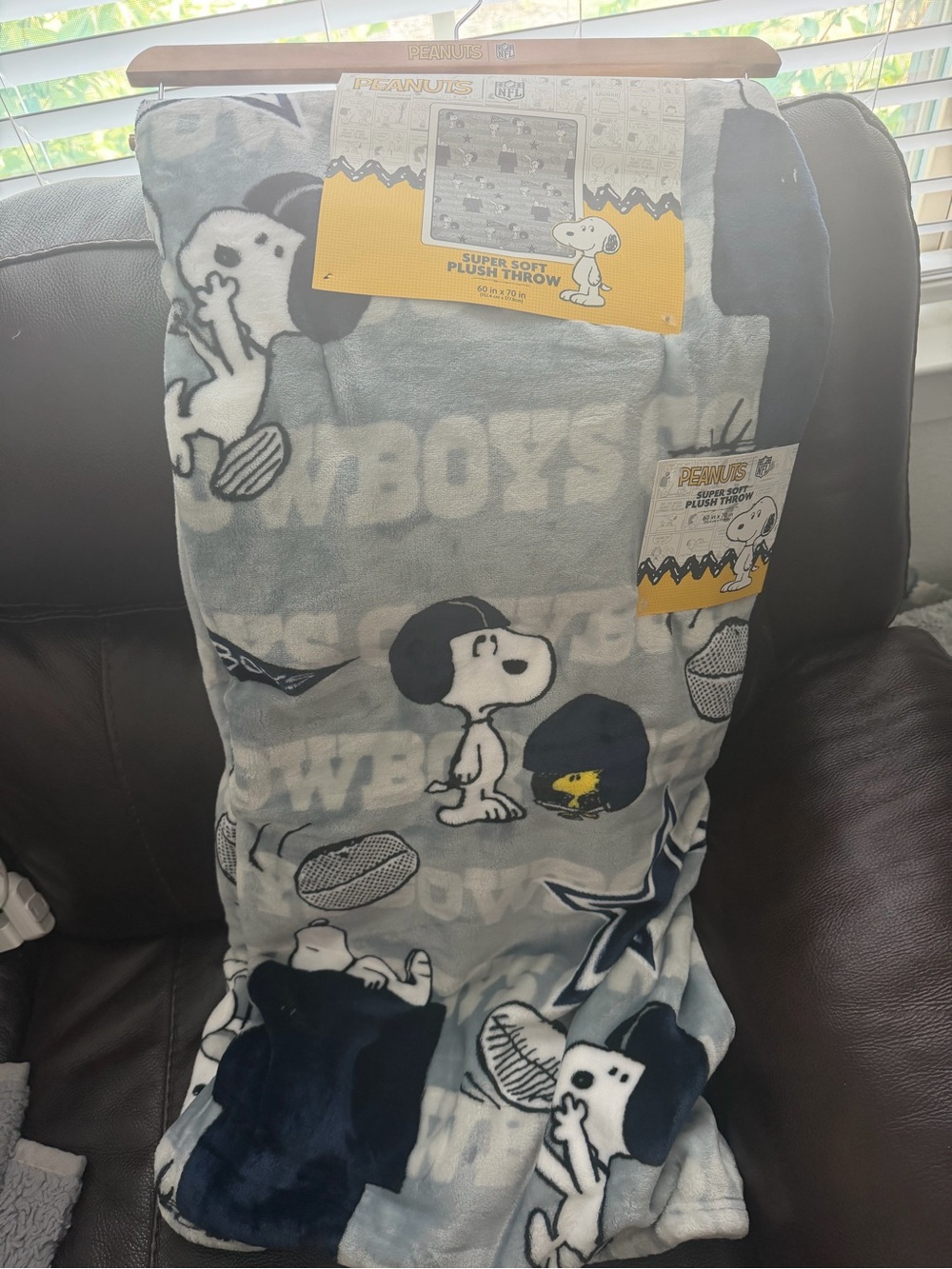 Peanuts Snoopy x NFL Dallas Cowboys Plush Throw Blanket 60x70